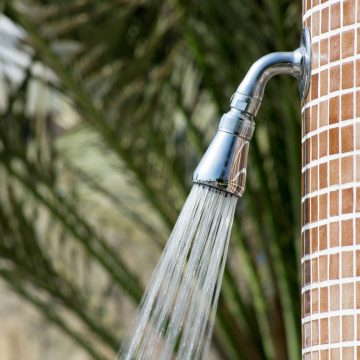How to install a garden shower?