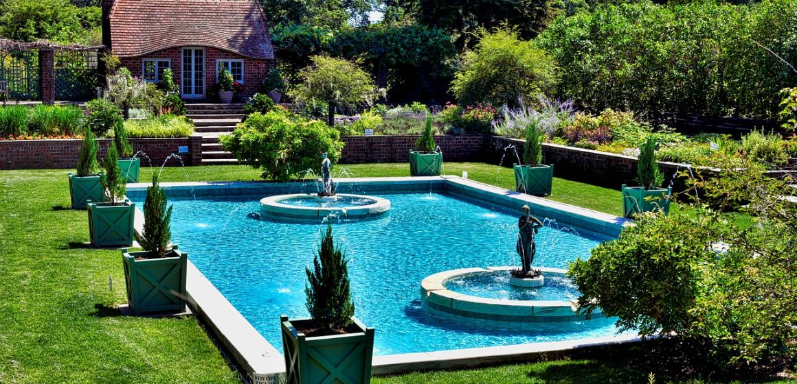 Synonyms for relaxation: swimming pool, sauna, jacuzzi in the garden