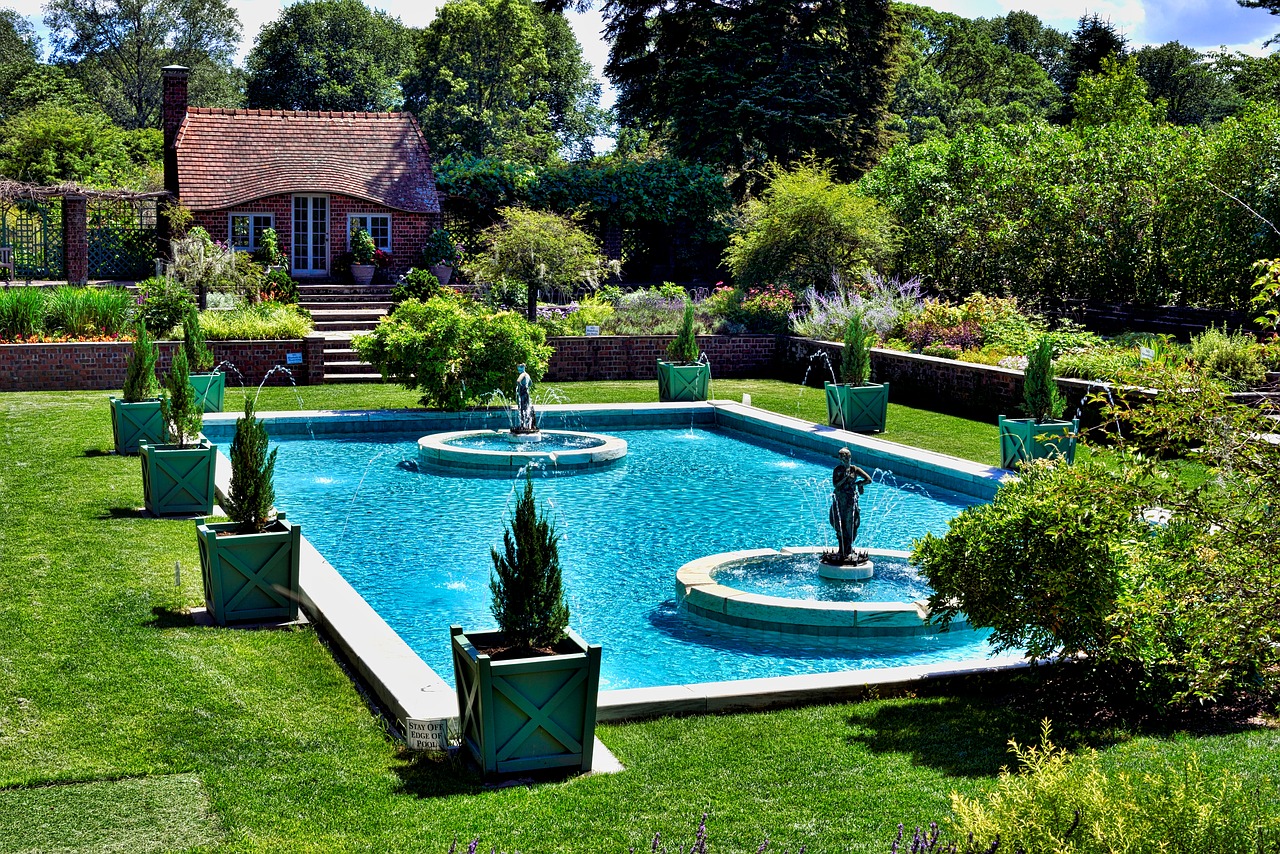 Synonyms for relaxation: swimming pool, sauna, jacuzzi in the garden